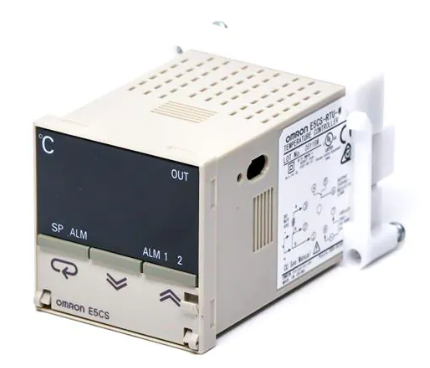 Bộ điều khiển nhiệt độ Omron E5CS-RKJU-W